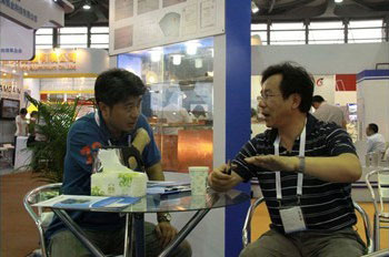 في 9 يونيو، 2012، شاركنا في المعرض الصناعي الدولية الصيني للألمنيوم، وقمنا بتواصل فني واسع مع عملاء صينيين وأجانب.
